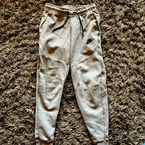 Men’s Nike tech joggers
